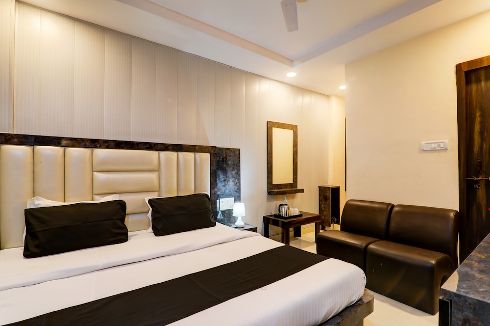 OYO Flagship Hotel KBS, Charbagh Lucknow, Lucknow