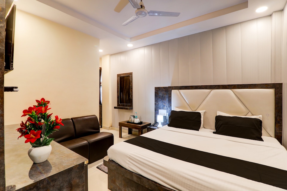 OYO Flagship Hotel KBS, Charbagh Lucknow, Lucknow