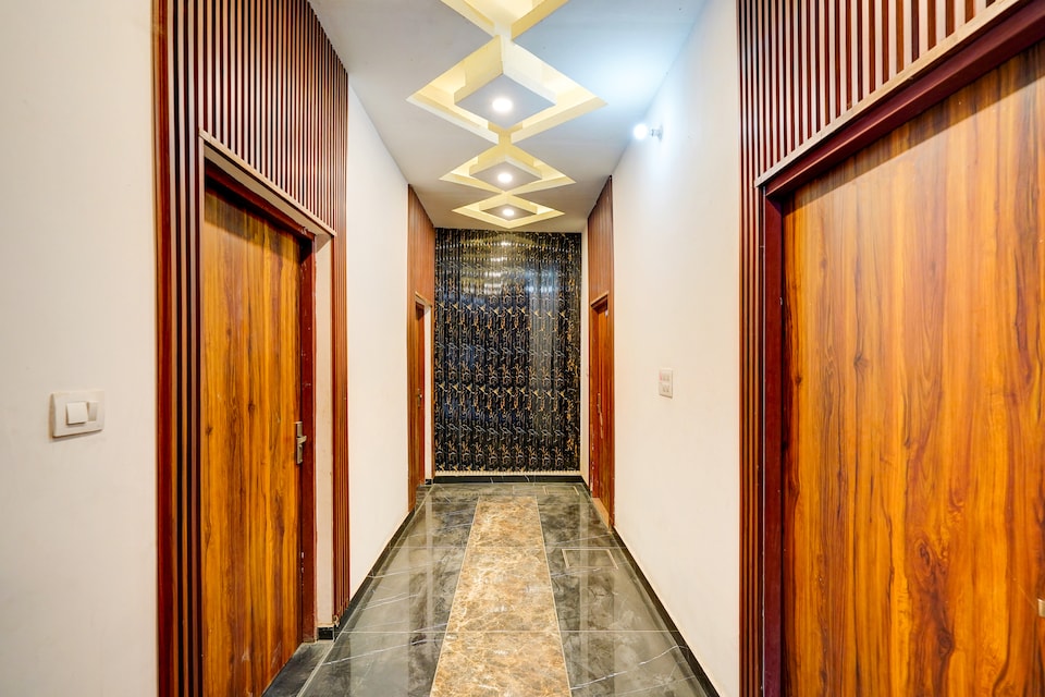 Hotel O Rajmahal, Meerut, Meerut