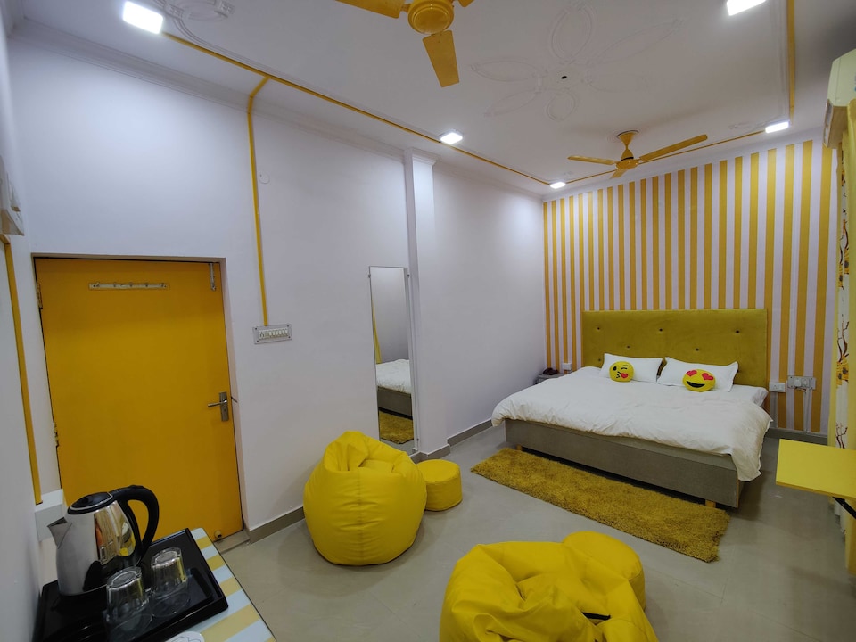 OYO 820484 Yellow Inn Guest House, Gomti Nagar Lucknow, Lucknow