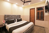 Hotel O Haiderpur Metro Formerly Crown Inn