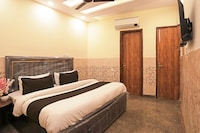 Hotel O Haiderpur Metro Formerly Crown Inn