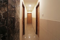 Hotel O Crown Inn