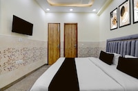 Hotel O Haiderpur Metro Formerly Crown Inn