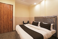 Hotel O Haiderpur Metro Formerly Crown Inn