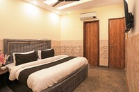 OYO Flagship Crown Inn 