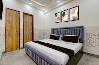 Hotel O Haiderpur Metro Formerly Crown Inn