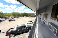 Regency Inn Three Rivers I-37