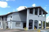 Regency Inn Three Rivers I-37