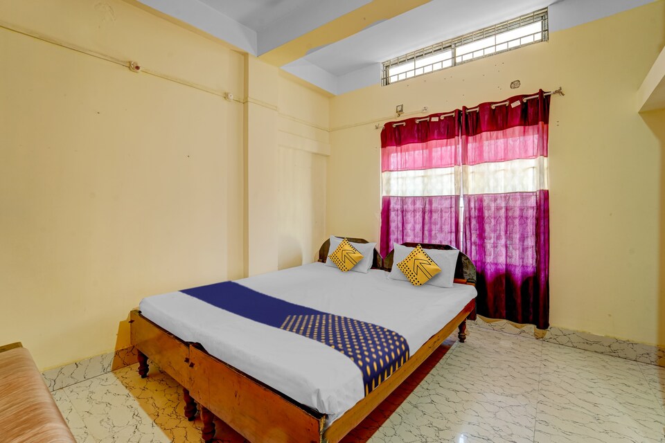 OYO Hotel Dhritiraj Lodge, GS Road Guwahati, गुवाहाटी