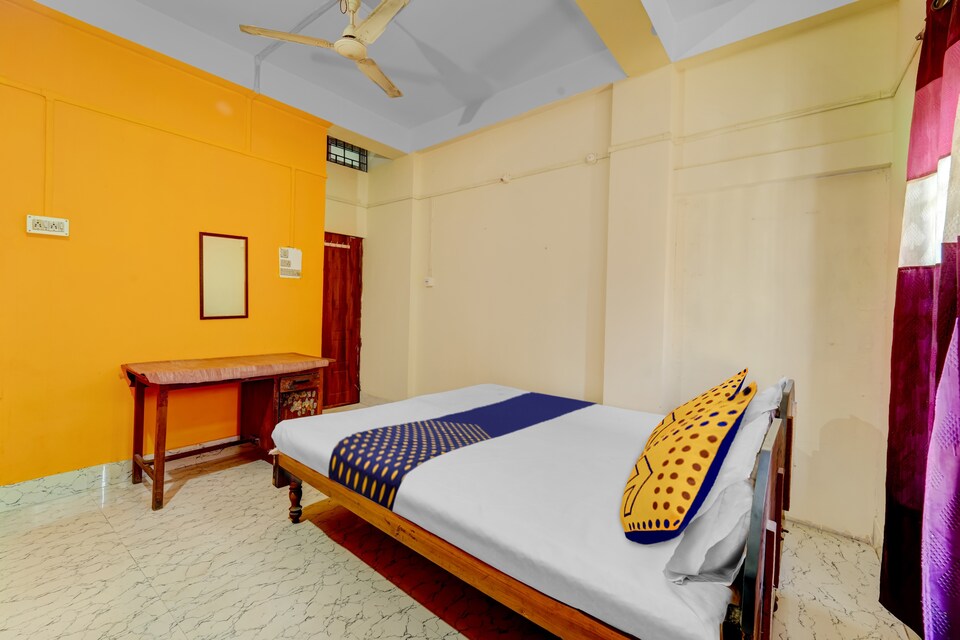 OYO Hotel Dhritiraj Lodge, GS Road Guwahati, गुवाहाटी
