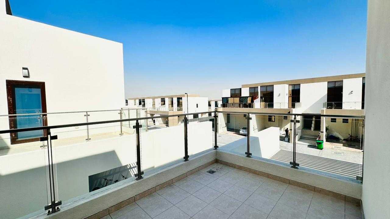 OYO 1198 Home Luxury 3-Bed TownHouse with Maid room, Karama
