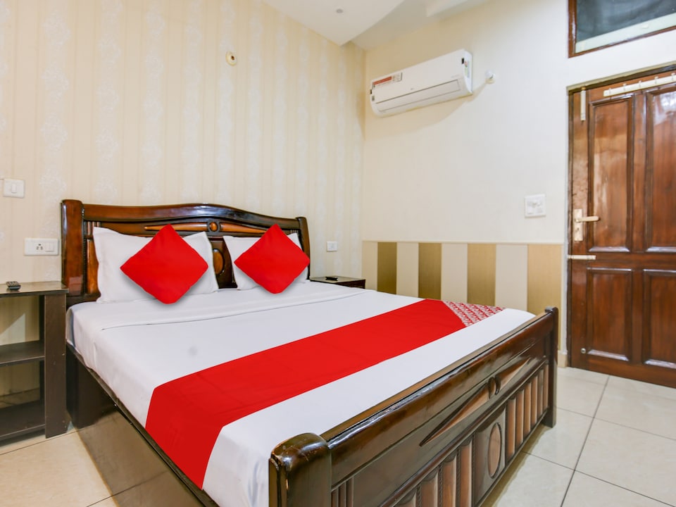 OYO Flagship Hotel Vasdeva, Zirakpur, Zirakpur