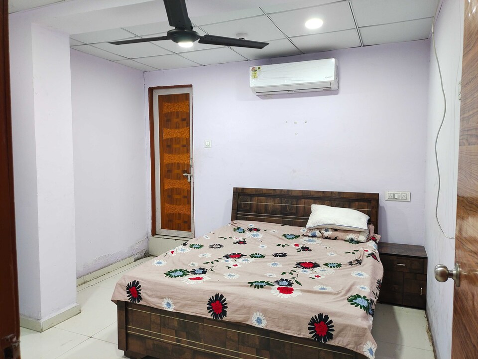 OYO 820648 Hotel Royal, Kadodra Surat, Surat
