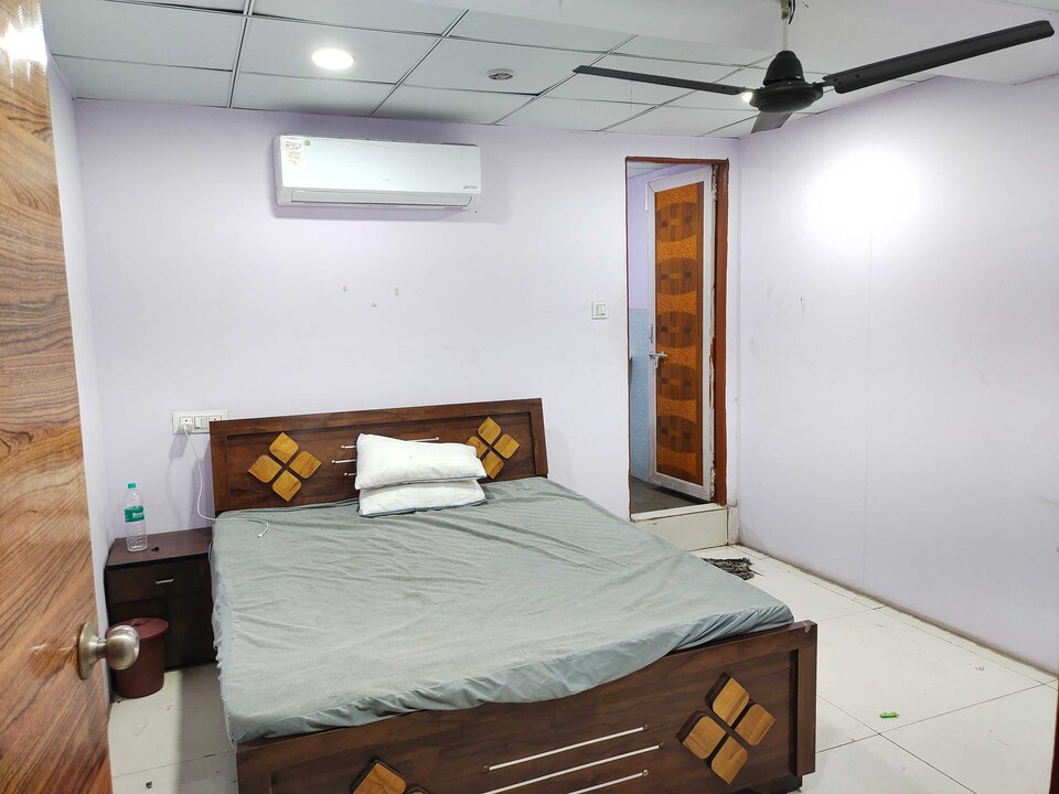 OYO 820648 Hotel Royal, Kadodra Surat, Surat