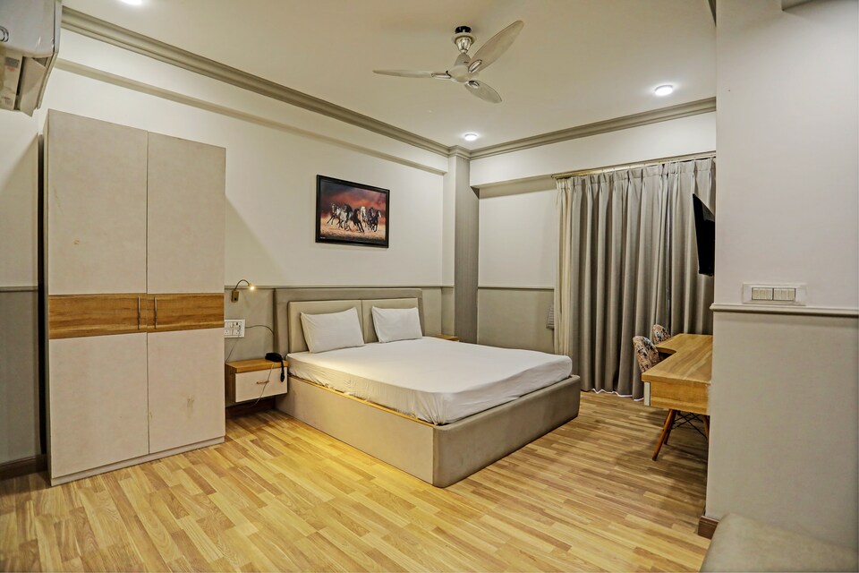 Live on NOD1465, Noida Expressway SEZ, Noida