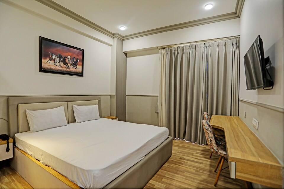 Live on NOD1465, Noida Expressway SEZ, Noida