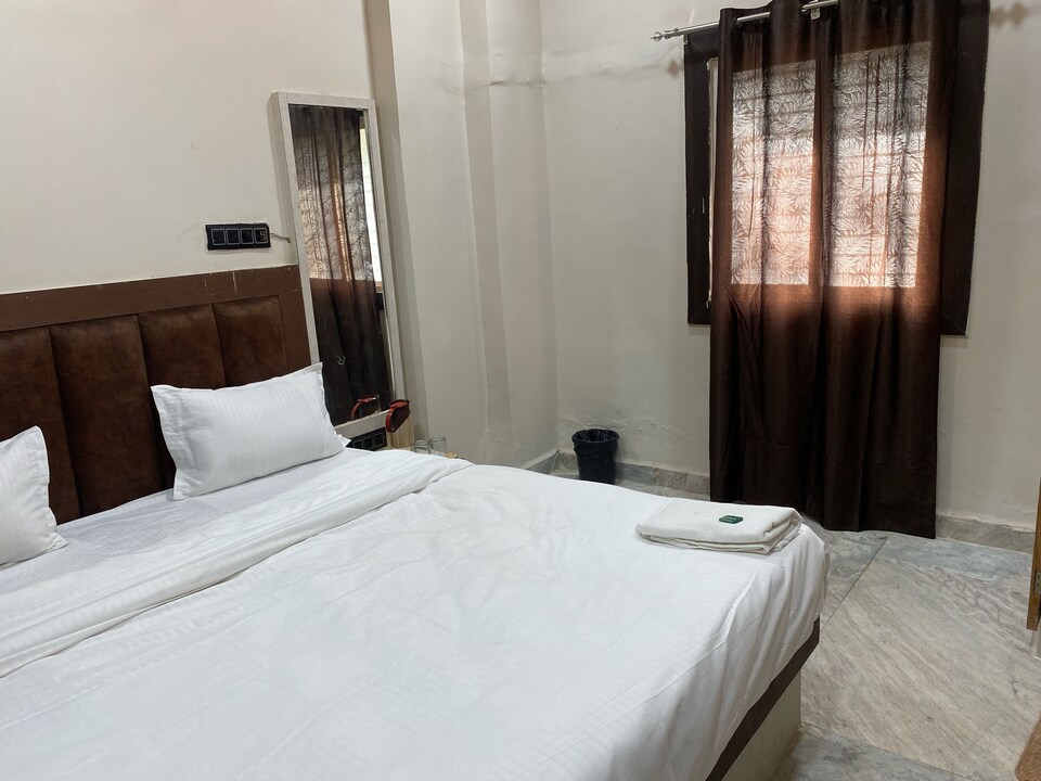 OYO 820740 Hotel Shiva Grand, Main Market Ujjain, Ujjain