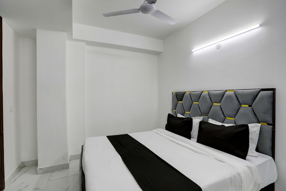 Collection O 24/7 Hotel, Saket Delhi, Delhi