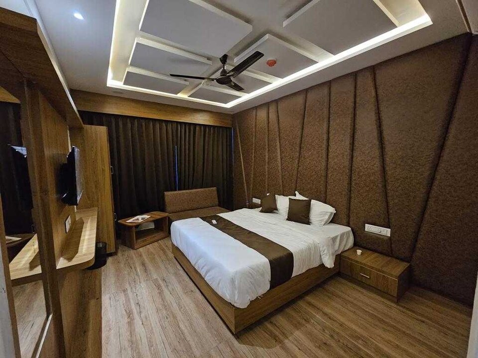 OYO Home 820755 Hotel The World , Adajan, Surat