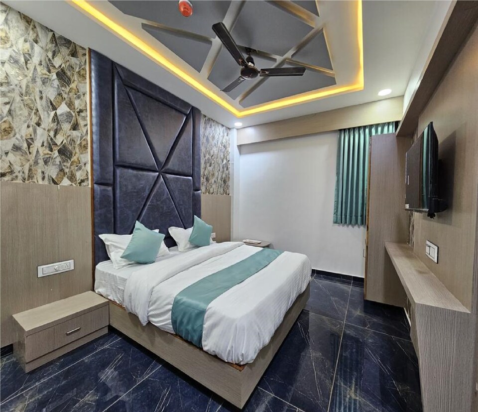 OYO Home 820755 Hotel The World , Adajan, Surat