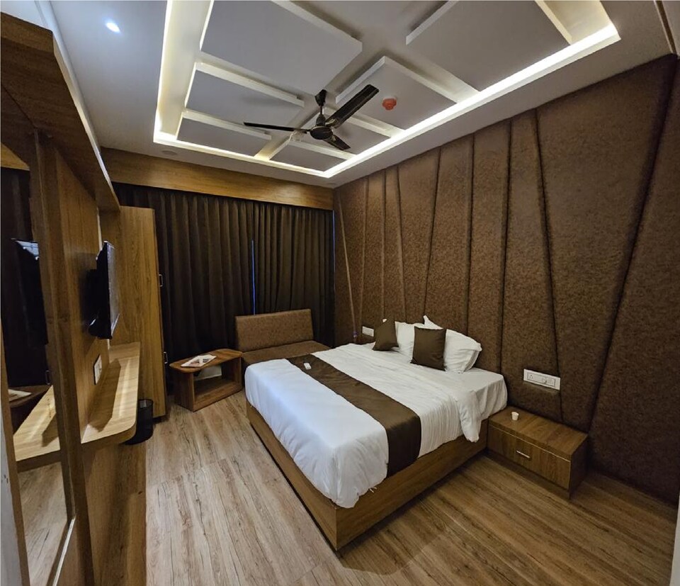 OYO Home 820755 Hotel The World , Adajan, Surat