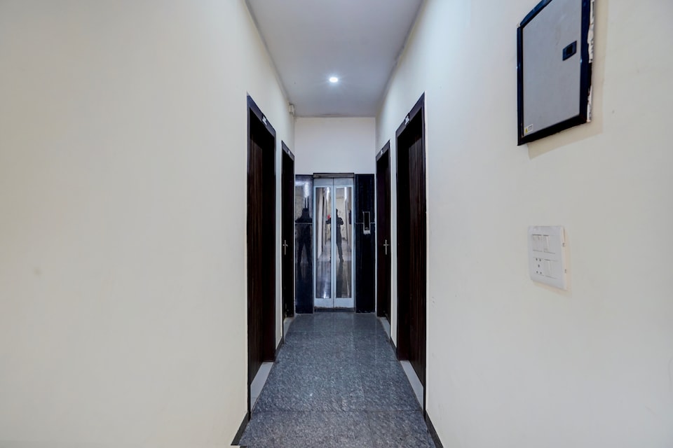 Collection O Umen Hotel Noida City Center Metro Station, Noida City, Noida