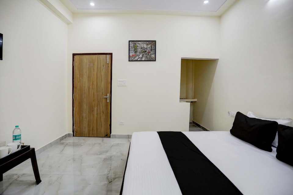 Spot On HOTEL DIVINE, Noida City, Noida