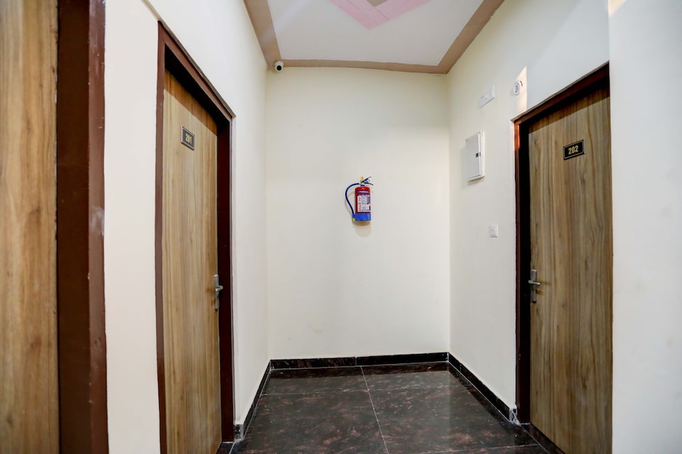 Spot On HOTEL DIVINE, Noida City, Noida