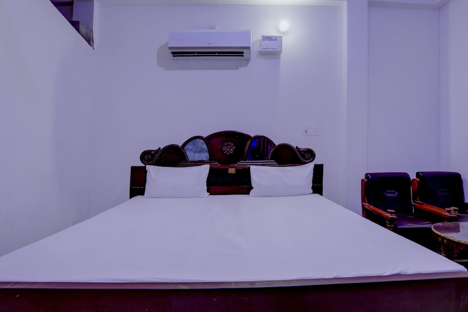 OYO B.S Hotel And Restaurant , Etawah, Etawah