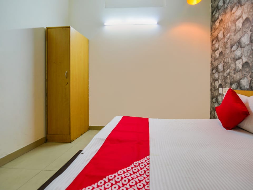 Hotel O Unique Delhi Home Stay , Lajpat Nagar Delhi, Delhi