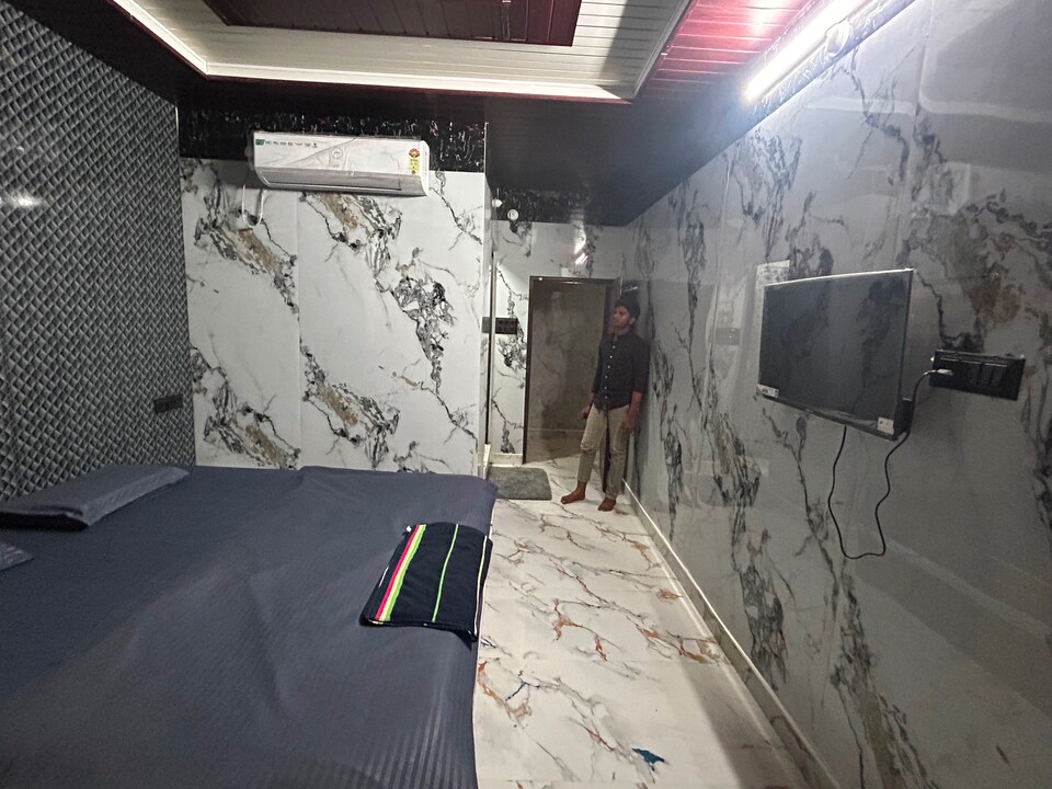 OYO 820837 Hotel SRS Grand, Kompally - Jeedimetla, Hyderabad