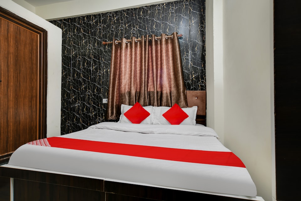 Hotel O Nitya, MG Road Indore, इंदौर