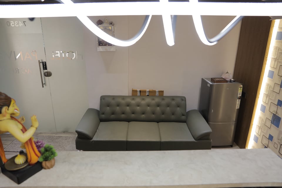 OYO HOTEL PANVEL, Surat Railway Station, Surat