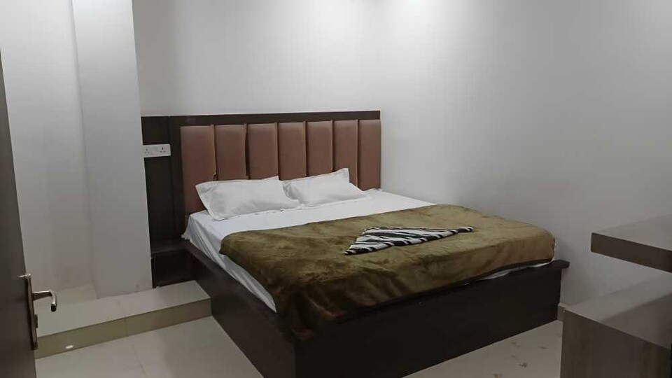 OYO Hotel Krishna Cottage, Golghar, Gorakhpur