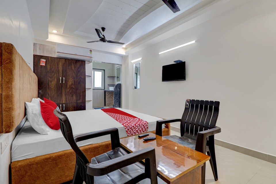 OYO SR Grand Lodge, Ongole, Ongole