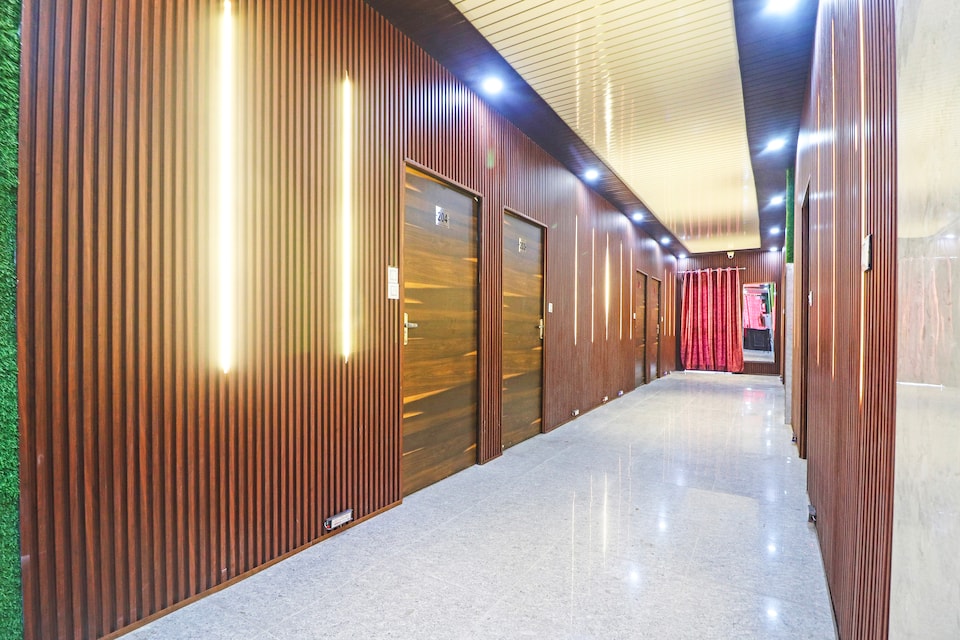 Hotel O Tree House, Paschim Vihar Delhi, Delhi