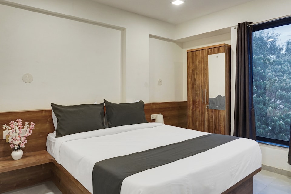 Hotel O Royal Palace, Pune Railway Station, Pune