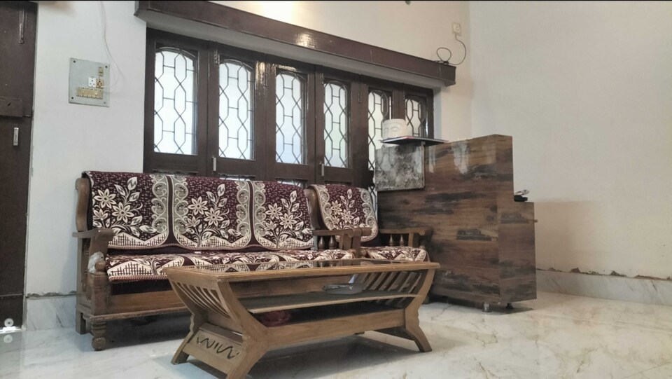 OYO 821059 MOON LIGHT, Sigra, Varanasi