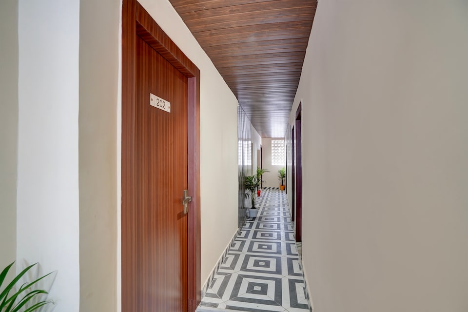 Hotel O Freedom Inn, Kanpur City, Kanpur