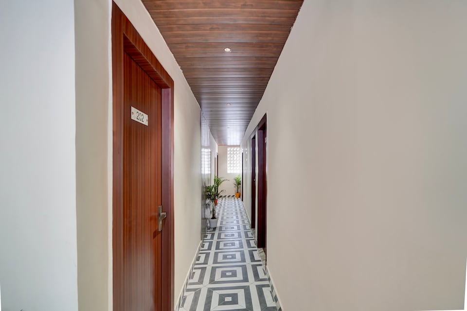 Hotel O Freedom Inn, Kanpur City, Kanpur