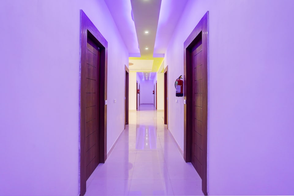 OYO 821081 HOTEL BLUE WORLD, Bulandshahr, Bulandshahr