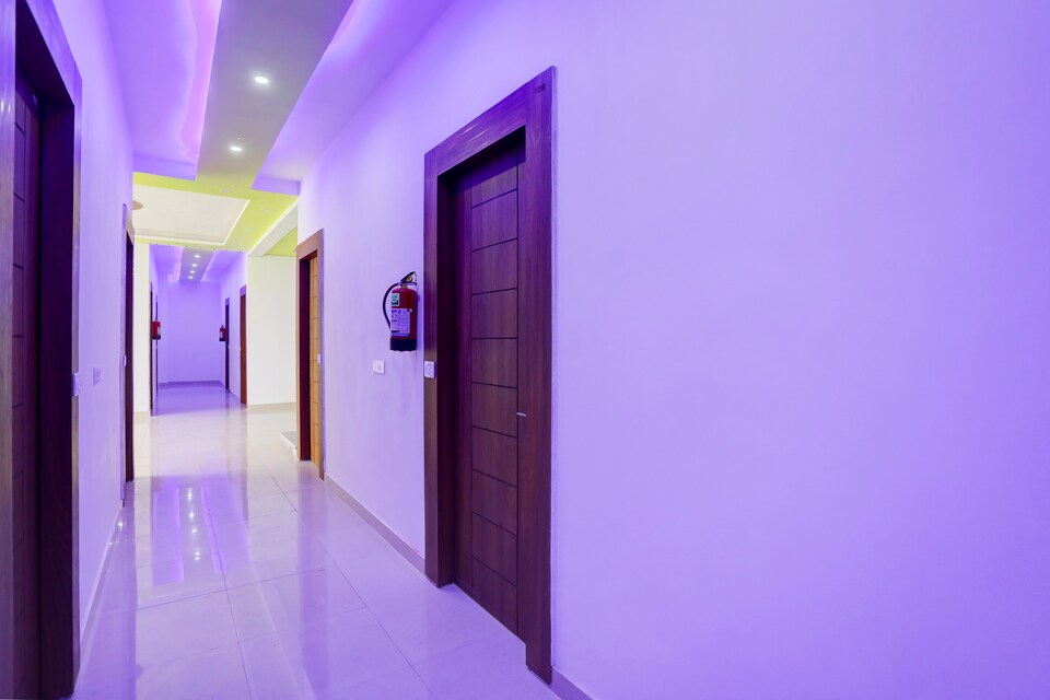 OYO 821081 HOTEL BLUE WORLD, Bulandshahr, Bulandshahr