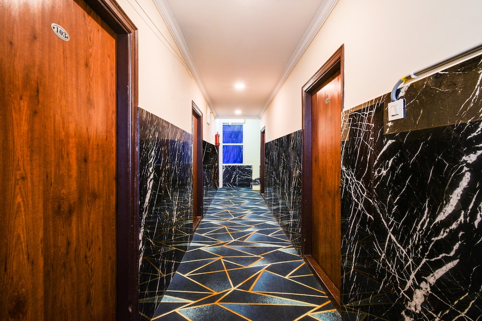 Super Townhouse Shamshabad Paradise Formerly Blue Petals Hotel, Shamshabad, Hyderabad