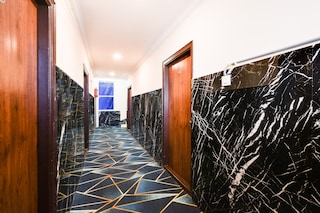 Super Townhouse Shamshabad Paradise Formerly Blue Petals Hotel