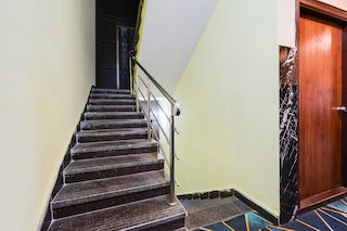 Super Townhouse Shamshabad Paradise Formerly Blue Petals Hotel