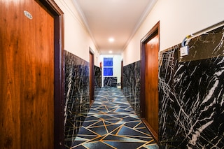 Super Townhouse Shamshabad Paradise Formerly Blue Petals Hotel