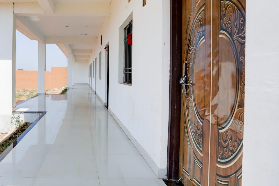 SPOT ON Nand dhanlakshmi marriage palace, Rajim, Rajim