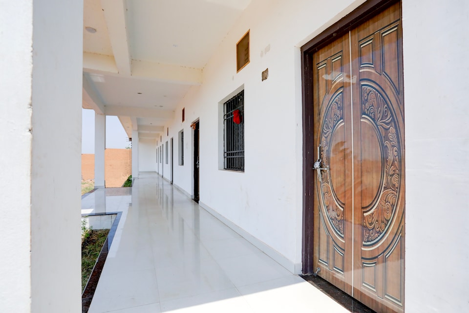 SPOT ON Nand dhanlakshmi marriage palace, Rajim, Rajim