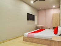 Super Hotel D Plaza Near Pitampura Metro Station